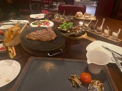 -恰餐厅及酒吧 CHAR Bar & Grill (北京丽都皇冠假日店)