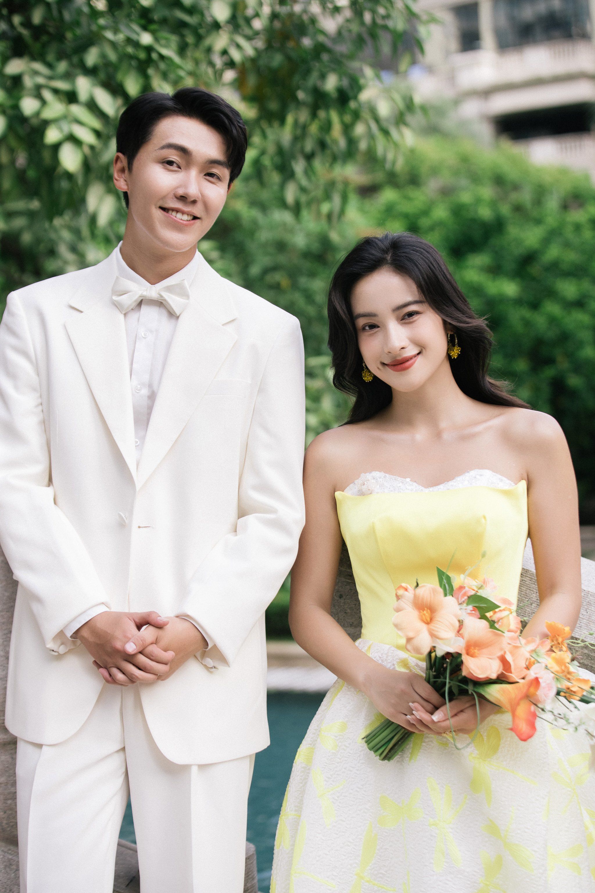 清新绿意中的浪漫誓言|甜美草坪婚纱照