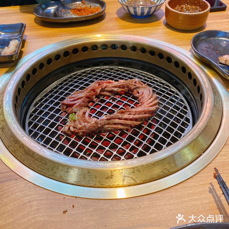 清河沉浸吃肉的快乐来咯!