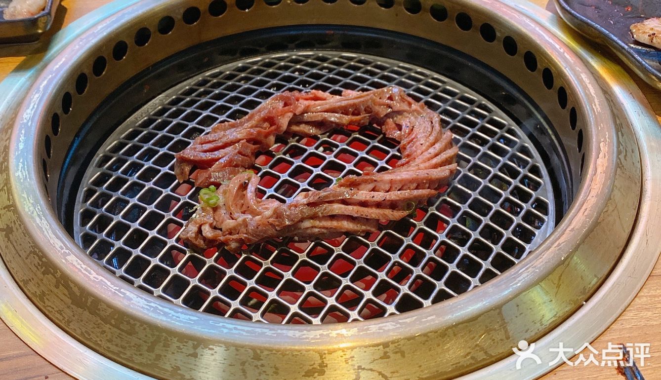 清河沉浸吃肉的快乐来咯！
