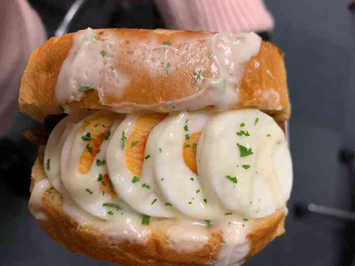 egg bomb(淮海中路店)-"在淮海路附近,交通很方便,地铁八号线直达.