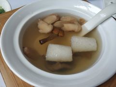 泉水上素珍菌汤-广州富力丽思卡尔顿酒店·丽轩·粤菜