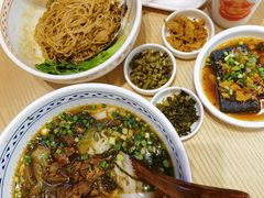 酸菜牛腩粉-三两粉(莲塘华润万家店)