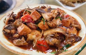 Tofu Stewed with Yellow Bee Fish