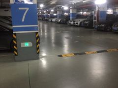 -绿地缤纷城-停车场