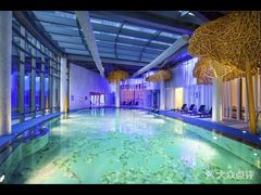 -上海滴水湖皇冠假日酒店