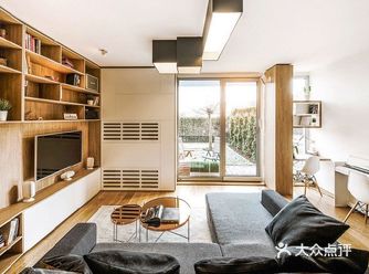 这是一处独立住宅，屋主向往着自由且自然的生活空间