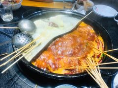 -两三事小郡肝串串香火锅(桂庙店)