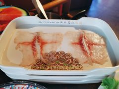-老牌坊云南鱼豆花火锅(哈西万达店)