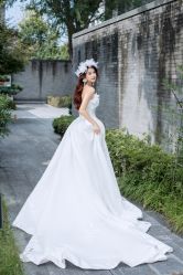 -艾朵婚纱