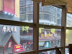 靠窗位-黑色经典臭豆腐·湖南特产(坡子街店)