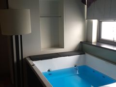 -喜鹊愉家酒店(郑州曼哈顿博览中心地铁站店)