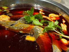 -忘情水鱼头·鲜鱼火锅(滨江中路店)