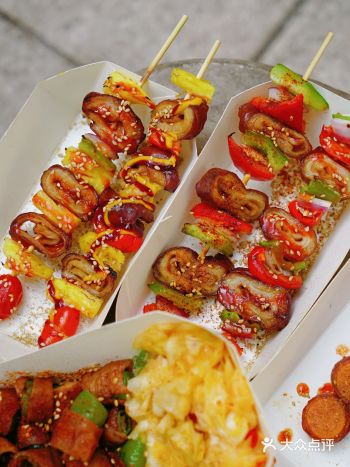 当菠萝和肥肠撞了个满怀，馋哭小孩儿