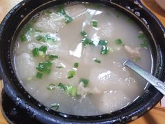 龙骨萝卜汤-百年粉蒸牛肉