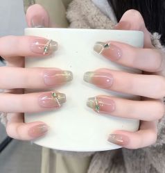 -盘子画美甲美睫美肤