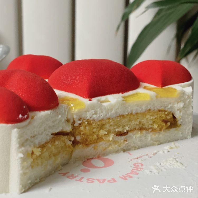 在武汉拿了一克甜品,随后买了一张高铁票