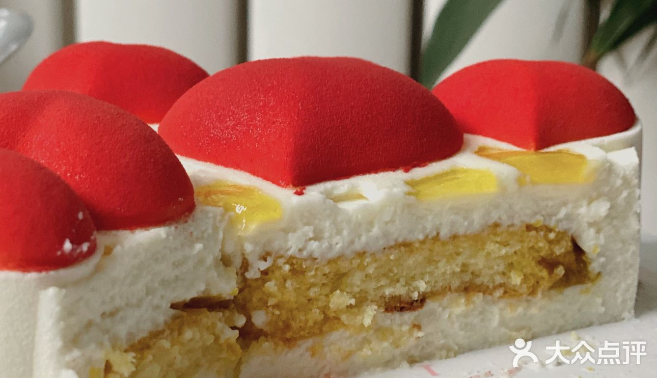 在武汉拿了一克甜品，随后买了一张高铁票