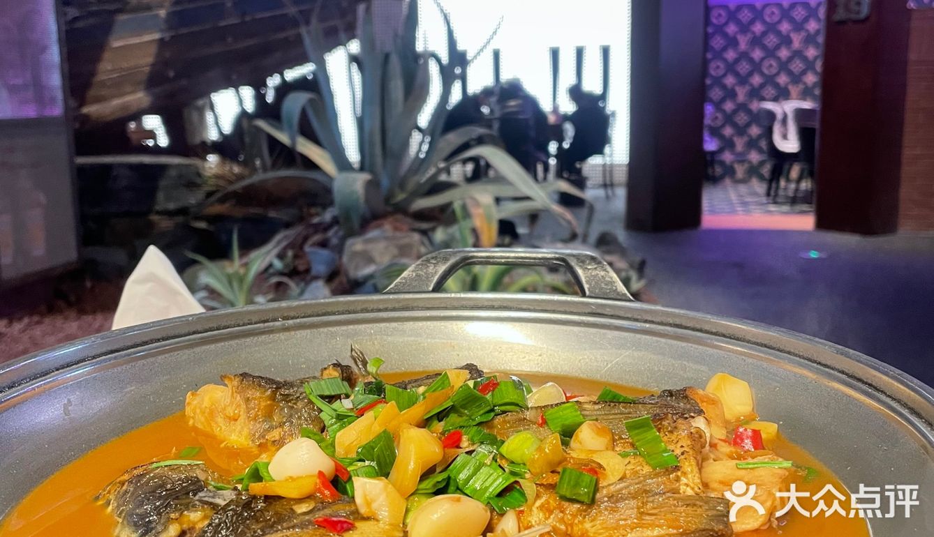 安吉必吃土家菜，没想到去了一家网红打卡店，还是多元化风格