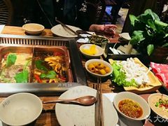 -老牌坊云南鱼豆花火锅(爱建店)