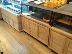 面包甜点陈列柜-皇家美孚·蛋糕外送(东部佳世客店)