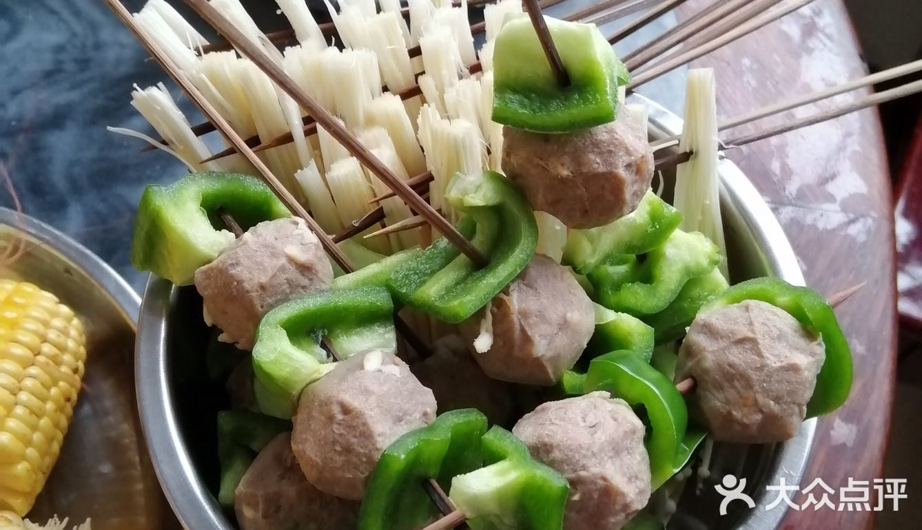 沥干水，上炉烧！准备调料是蜜糖，烧烤汁，孜然粉，油