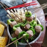 沥干水，上炉烧！准备调料是蜜糖，烧烤汁，孜然粉，油