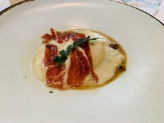 慢煮红心鸡蛋配奶油防风根泥-蝶舍·MAISON PAPILLON