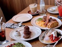 -ROAST coffee & eatery