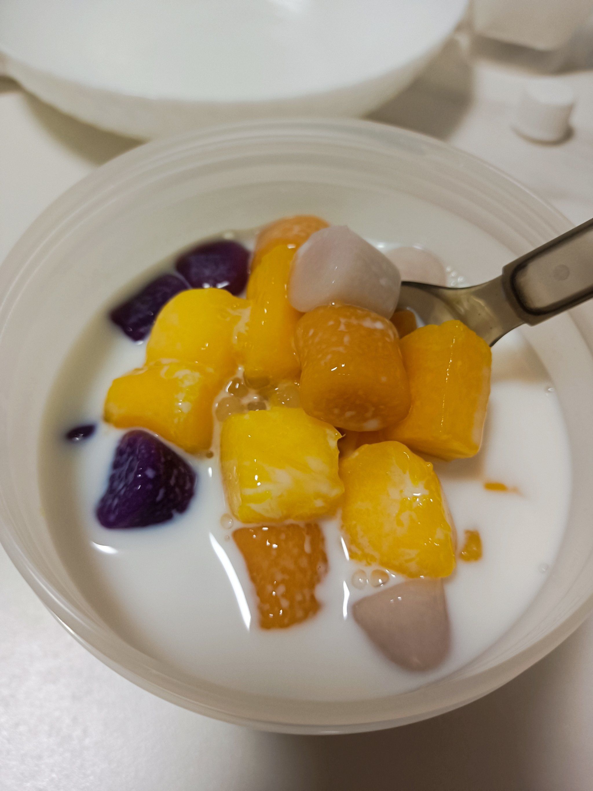 甜品治愈一切#芋圆奶茶#芋圆烧仙草芋泥香甜好吃,芋圆劲道,水果很新鲜