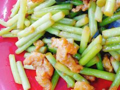 蒜苗炒肉-天津医科大学学生食堂