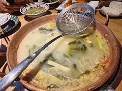 -洱火云南酸菜牛肉火锅(石景山当代商城店)