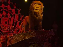 -小镇影院迪士尼小熊Duffy与他的朋友合影地