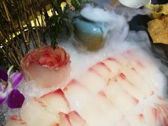 -洪氏嗨捞·广东猪肚鸡·椰子鸡火锅(西咸万象城店)