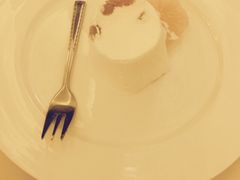 奶油慕斯配鲜橙-成桂西餐厅·42年的味道(五大道疙瘩楼店)