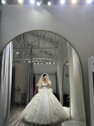 -Lady  Jane高端婚纱礼服馆