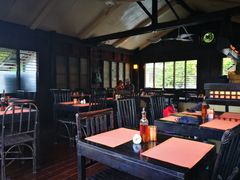 -Trattoria Altrove
