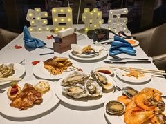 -广州万富希尔顿酒店·感趣自助餐厅·金秋蟹宴生蚝海鲜刺身