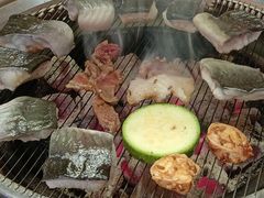 -围炉肉舍•炭烤活鳗•丹东海鲜烤肉(步行街店)