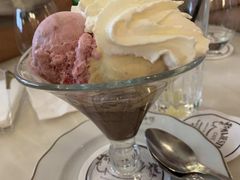 -Majestic Café