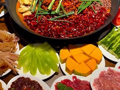 -渝嘴小老弟老火锅(华新村店)