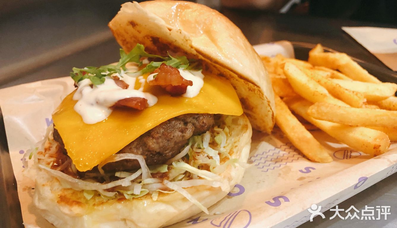 #刁口评分4.5🌟🌟🌟🌟 汉堡多大，嘴巴长大#