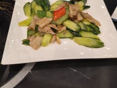 酸黄瓜炒五花肉-新榕记滨江壹號