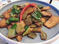 腊八蒜炒杏鲍菇-新加坡瑞珍•海河观景餐厅