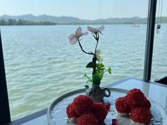 杨梅鳕鱼球-柳莺湖上·湖景餐厅·江南菜(西湖店)