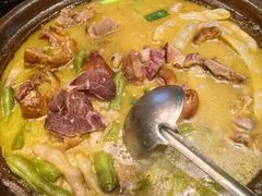 -帅巴人舅母子腊蹄民俗村