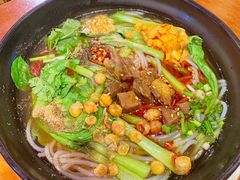 -爆炸头阿姨小四川正宗川味小吃(无任何分店)