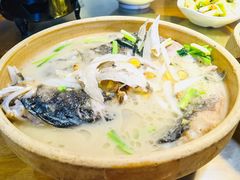 清炖鱼头-屋里饭菜·湘菜馆(火车站店)