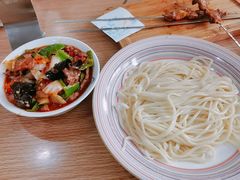 -歹歹的加个面过油肉拌面