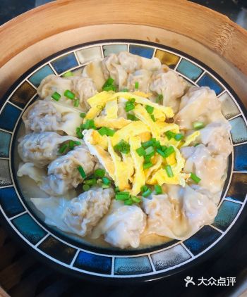 馄饨，饺子，都是自己包的